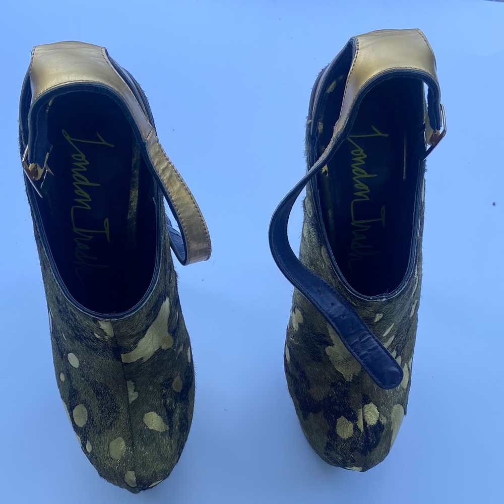Jordan Women's Gold and Black Heels